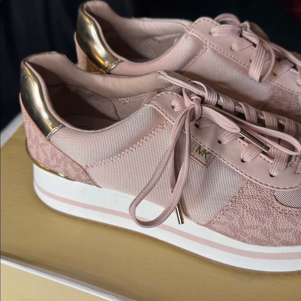 Michael Kors Monique Trainer Ballet Pink Sneakers Gold Trim NIB 6.5 - Picture 12 of 14